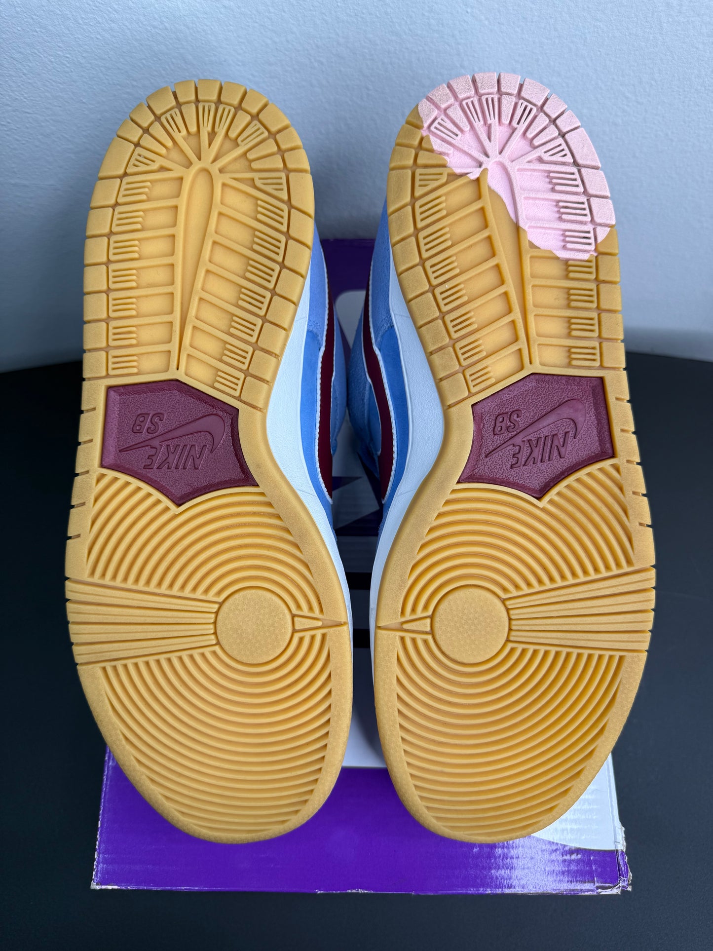 Nike SB Dunk Low “Philadelphia Phillies” (Preowned)