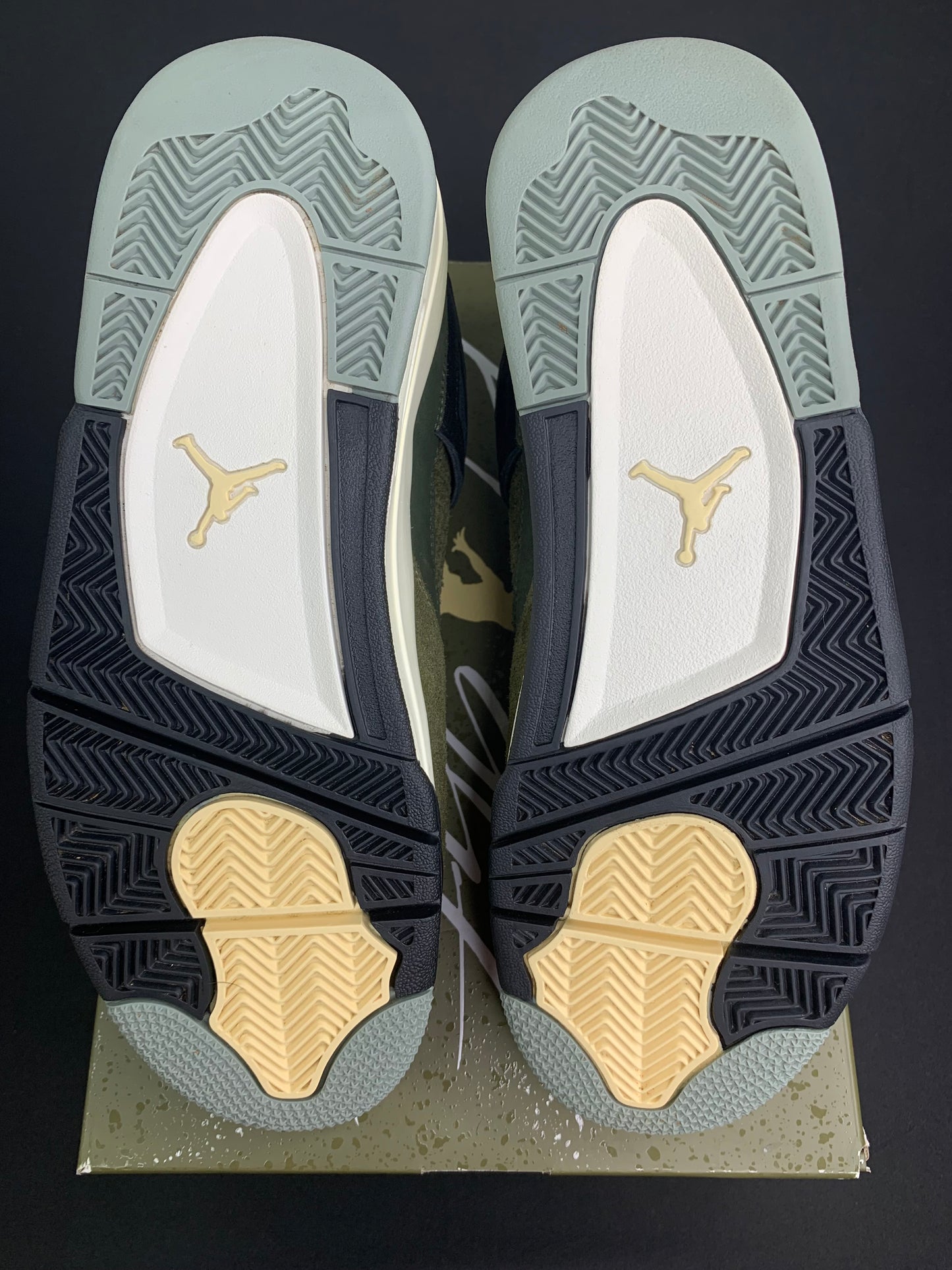 Air Jordan 4 Retro SE “Craft Olive” (Preowned)