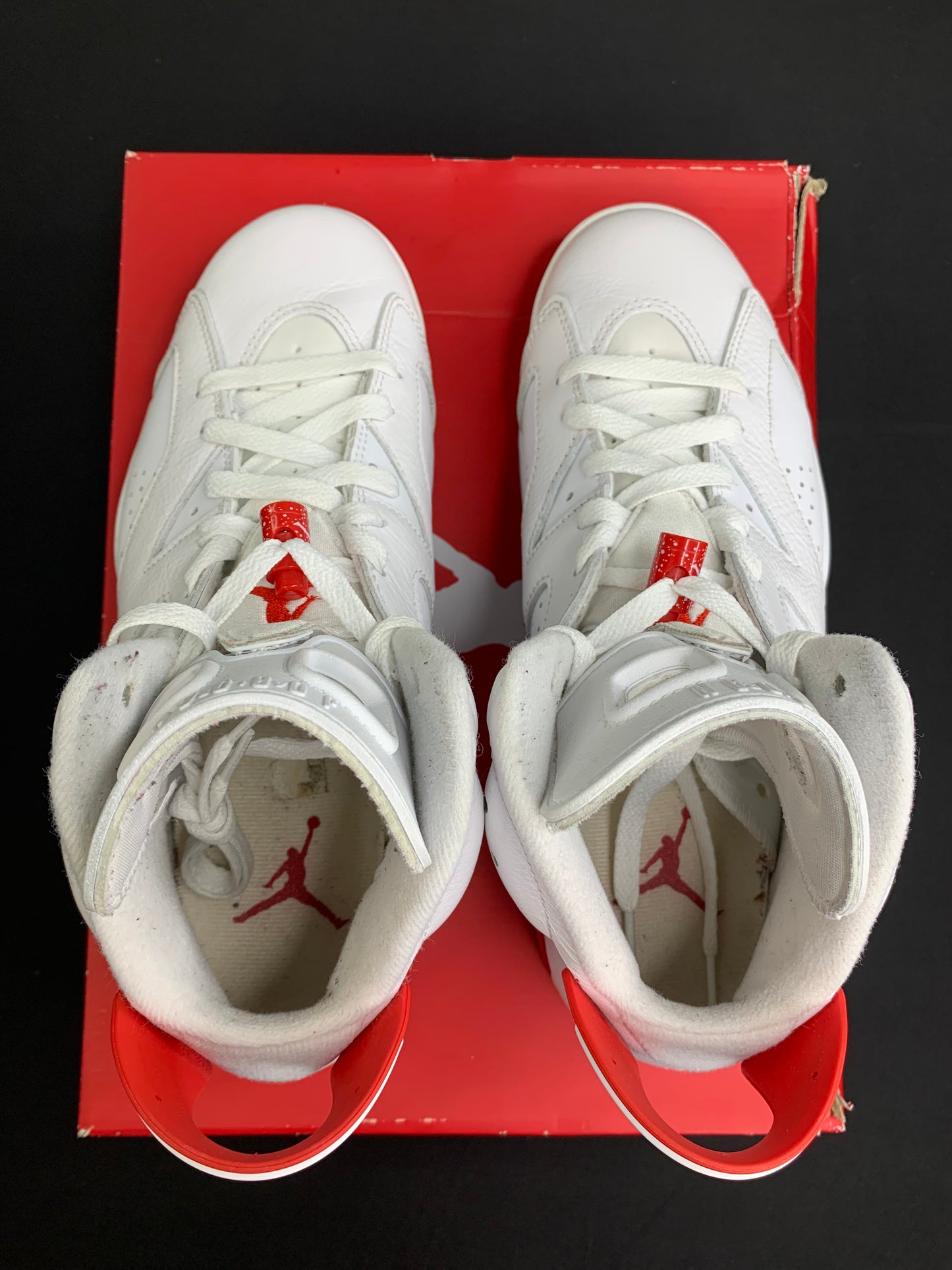 Air Jordan 6 Retro “Red Oreo” (Preowned)