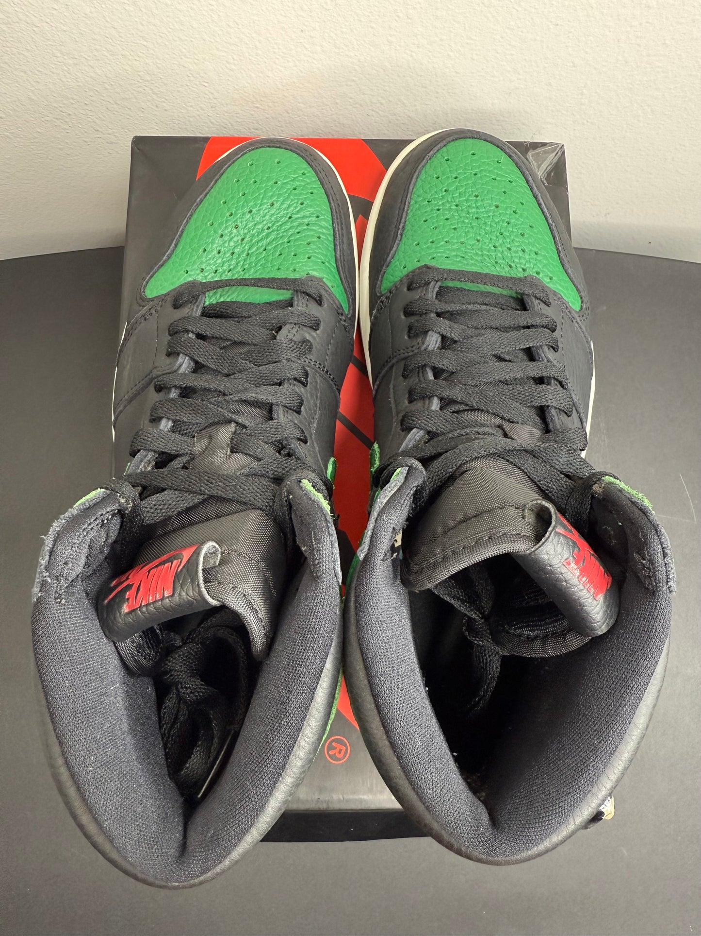 Air Jordan 1 Retro High OG “Pine Green 2.0” (Preowned)