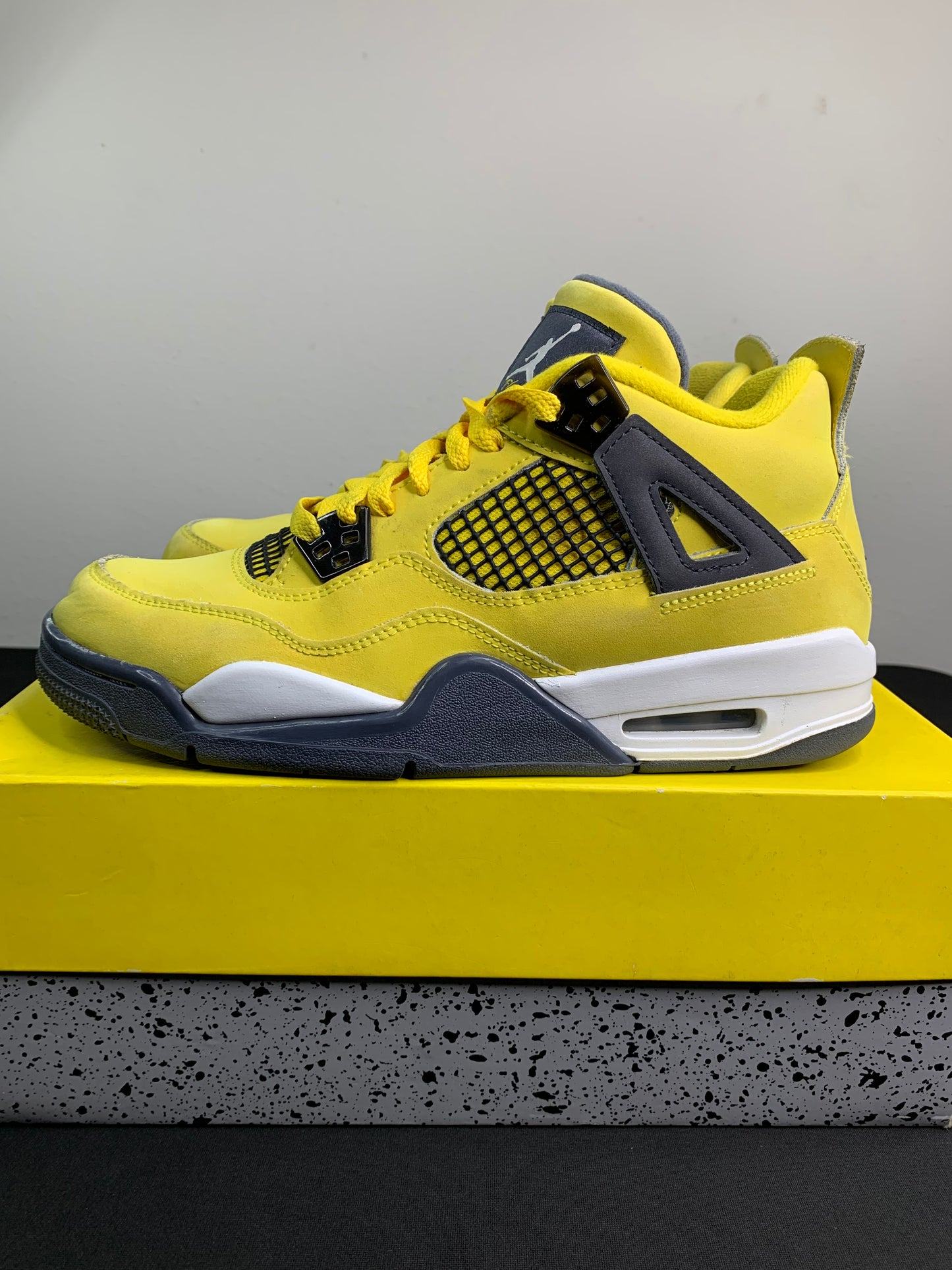 Air Jordan 4 Retro “Lightning” (2021) (GS) (Preowned)