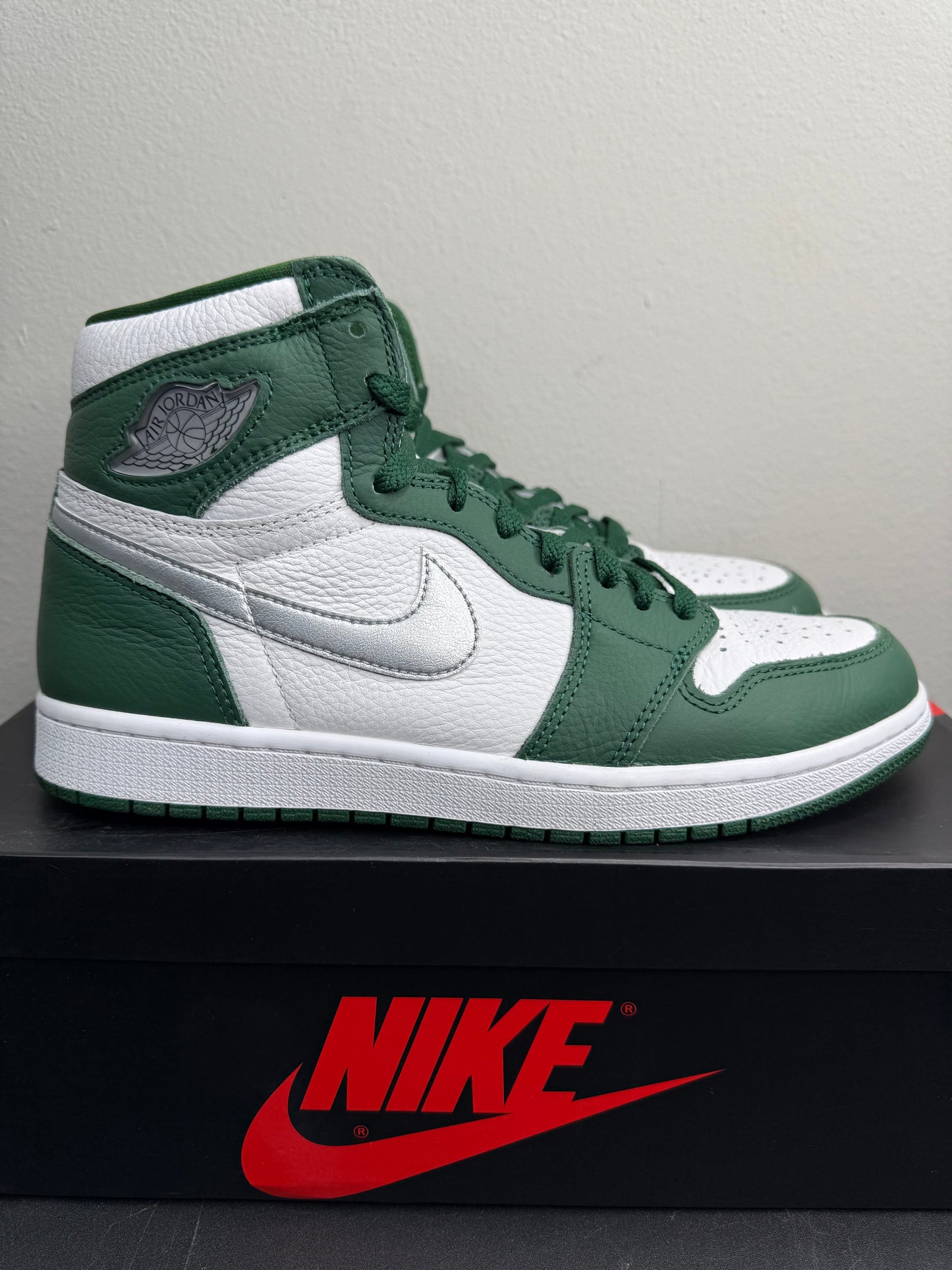 Air Jordan 1 Retro High OG “Gorge Green” (Preowned)