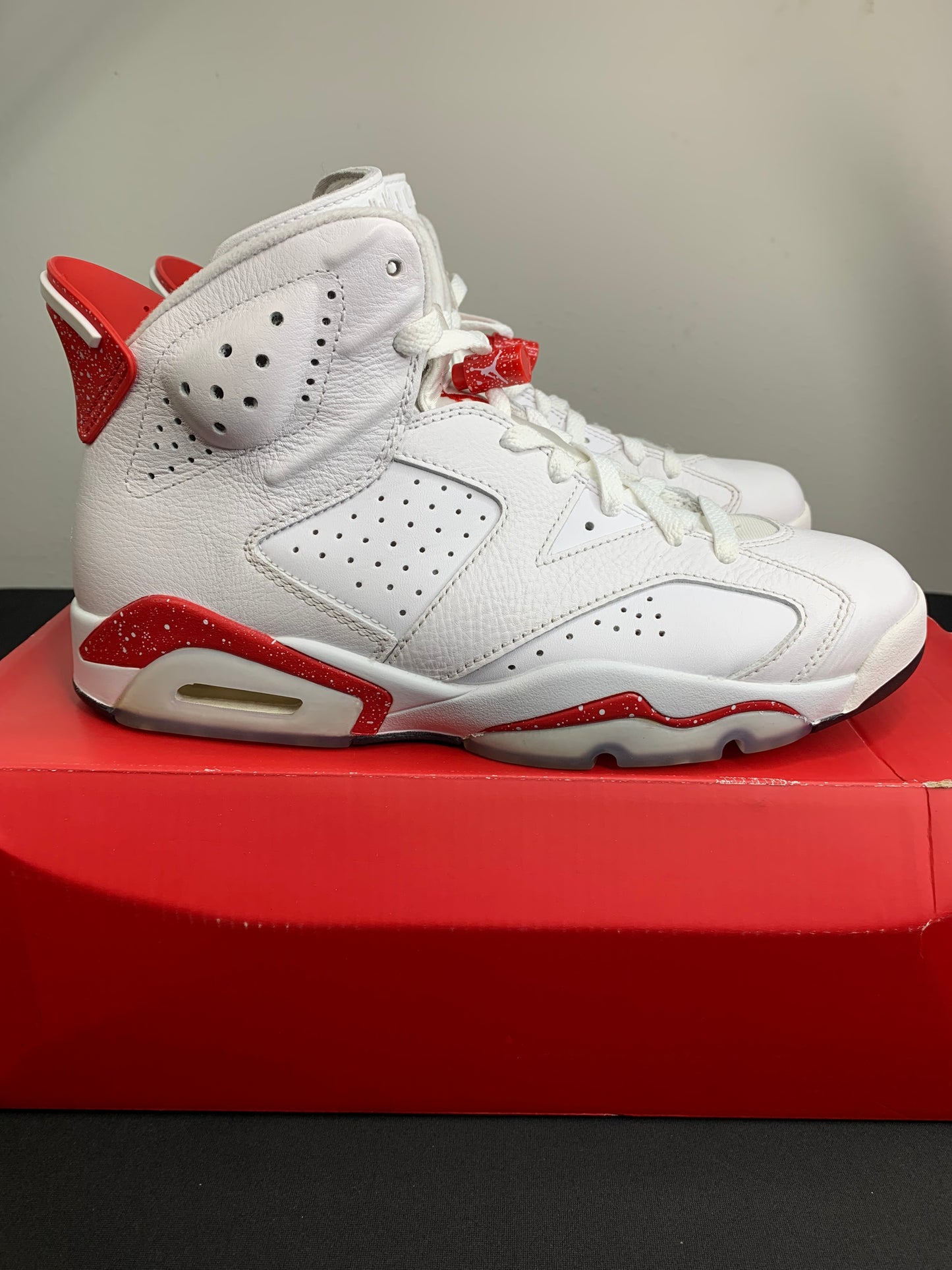 Air Jordan 6 Retro “Red Oreo” (Preowned)