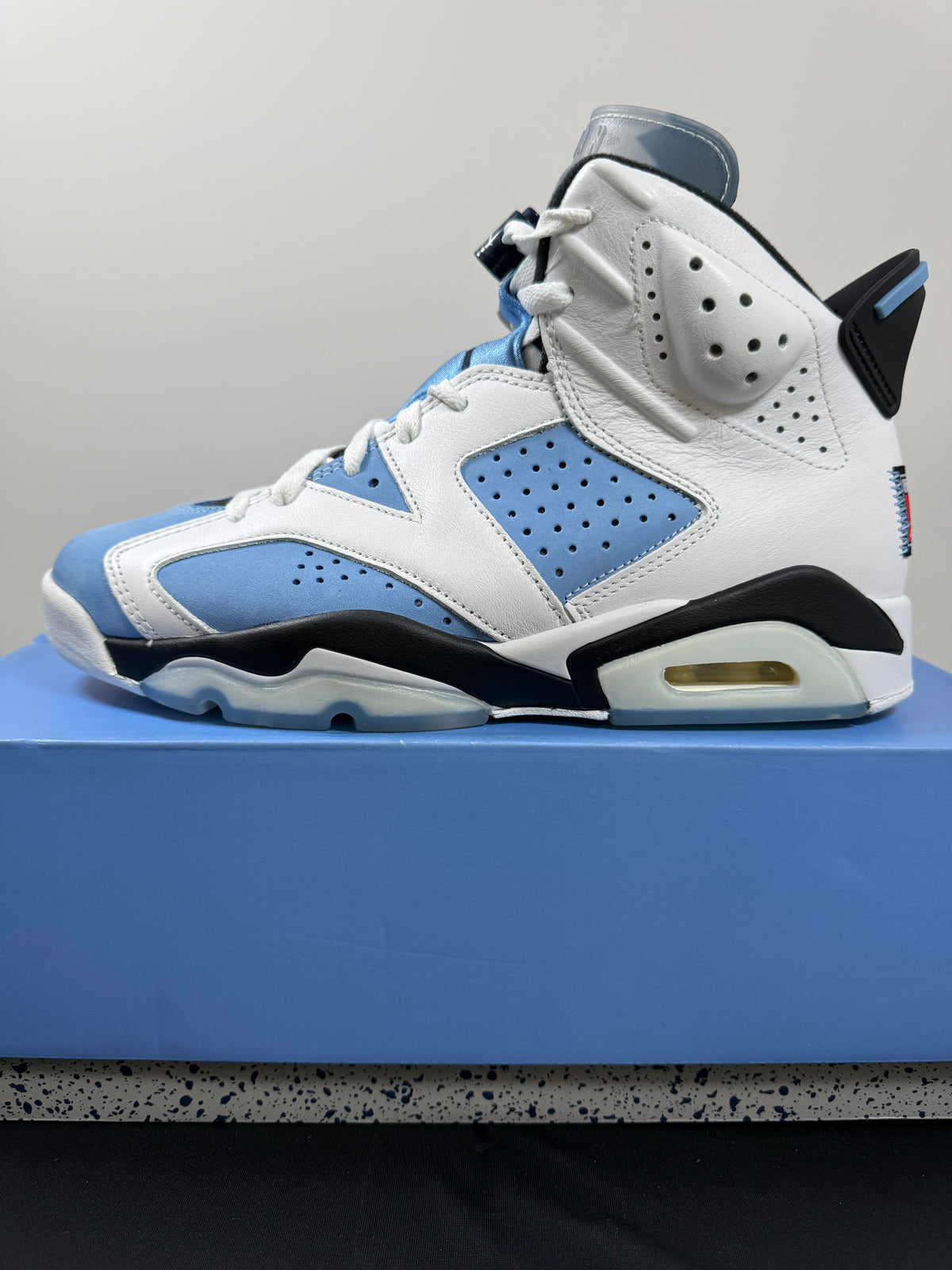 Air Jordan 6 “UNC” (Preowned)