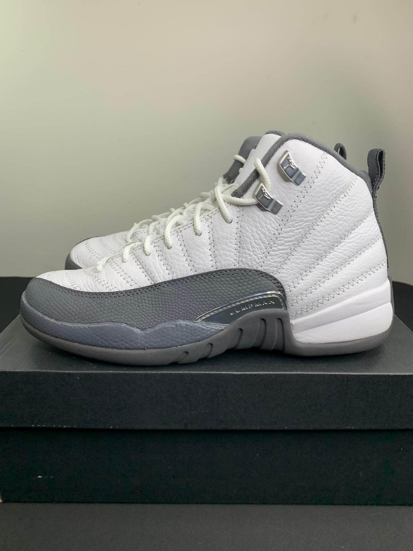 Air Jordan 12 Retro “White/Dark Grey” (GS) (Preowned)