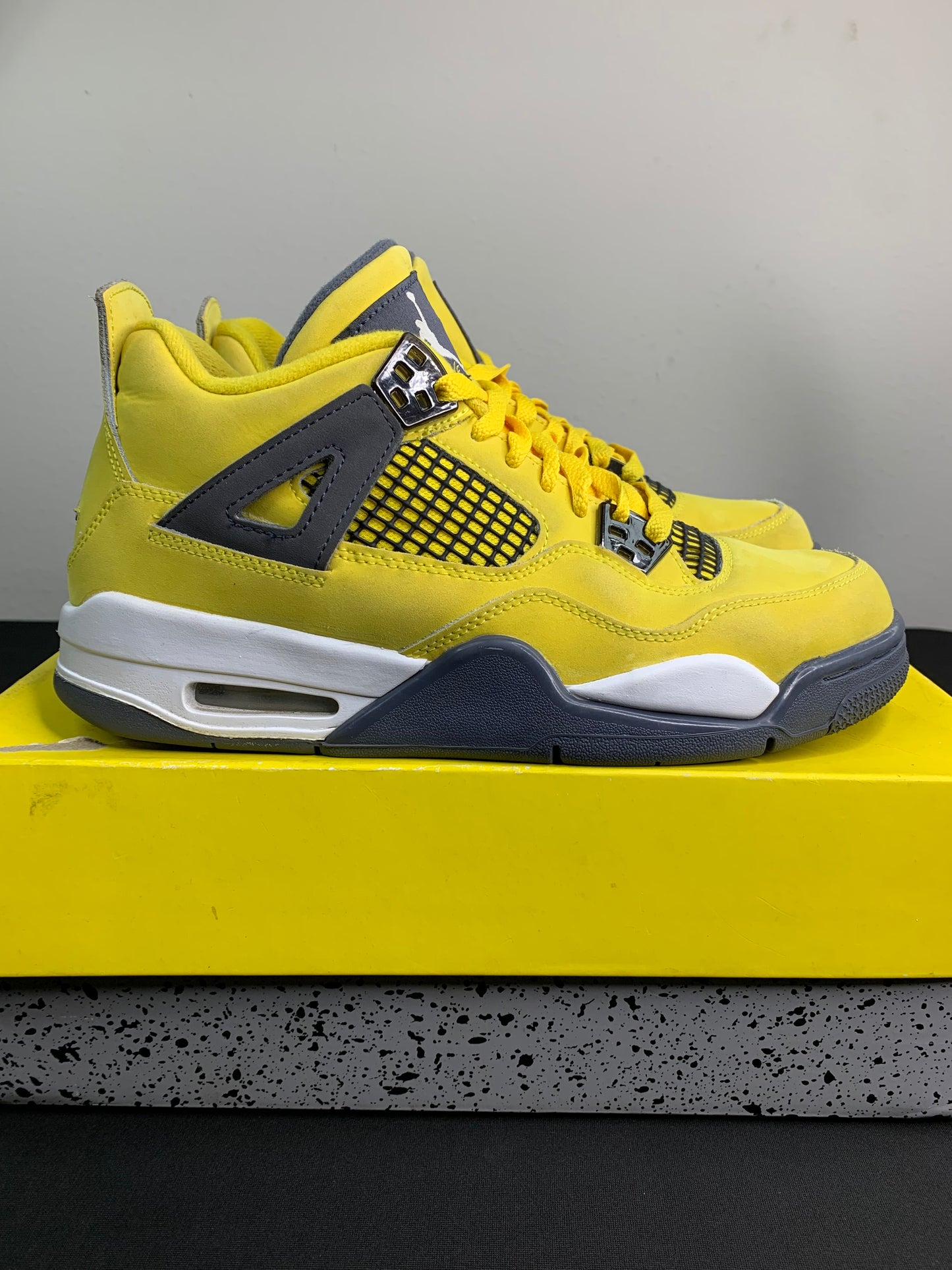 Air Jordan 4 Retro “Lightning” (2021) (GS) (Preowned)