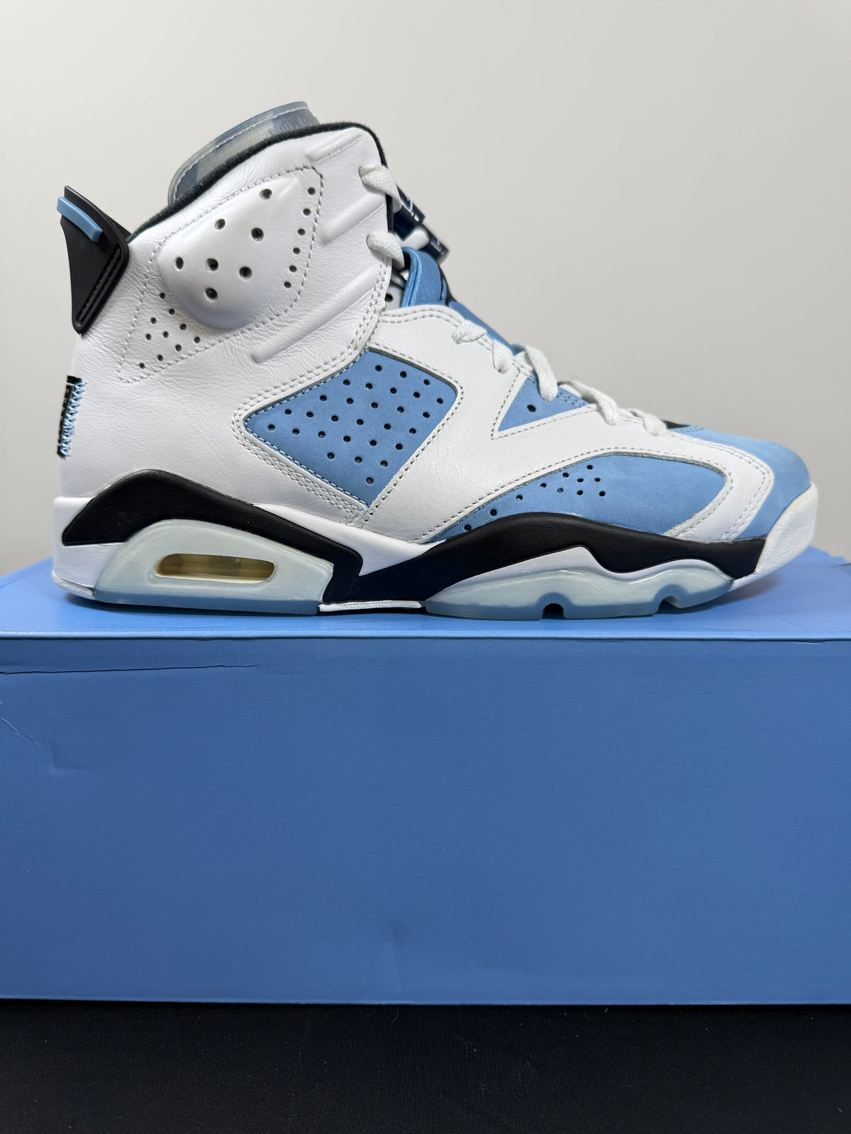 Air Jordan 6 “UNC” (Preowned)