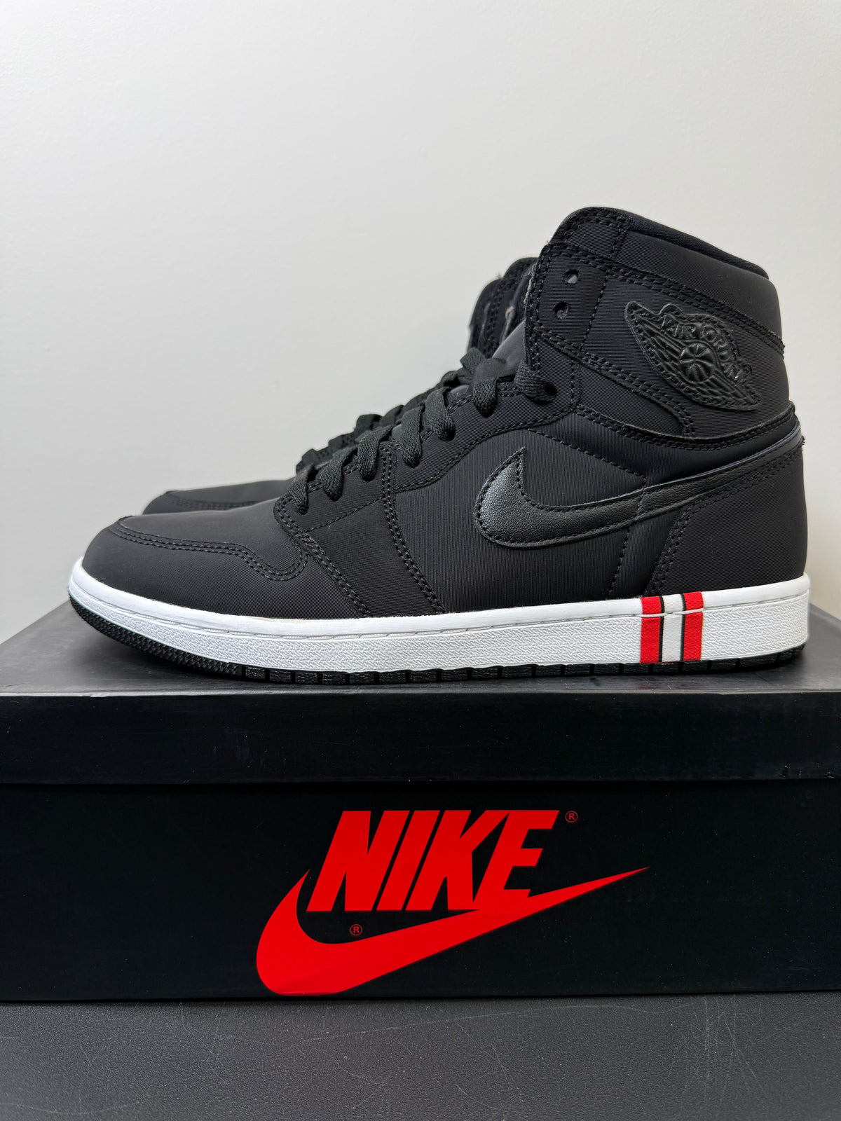 Air Jordan 1 “Paris Saint Germain” (Very Lightly Worn)
