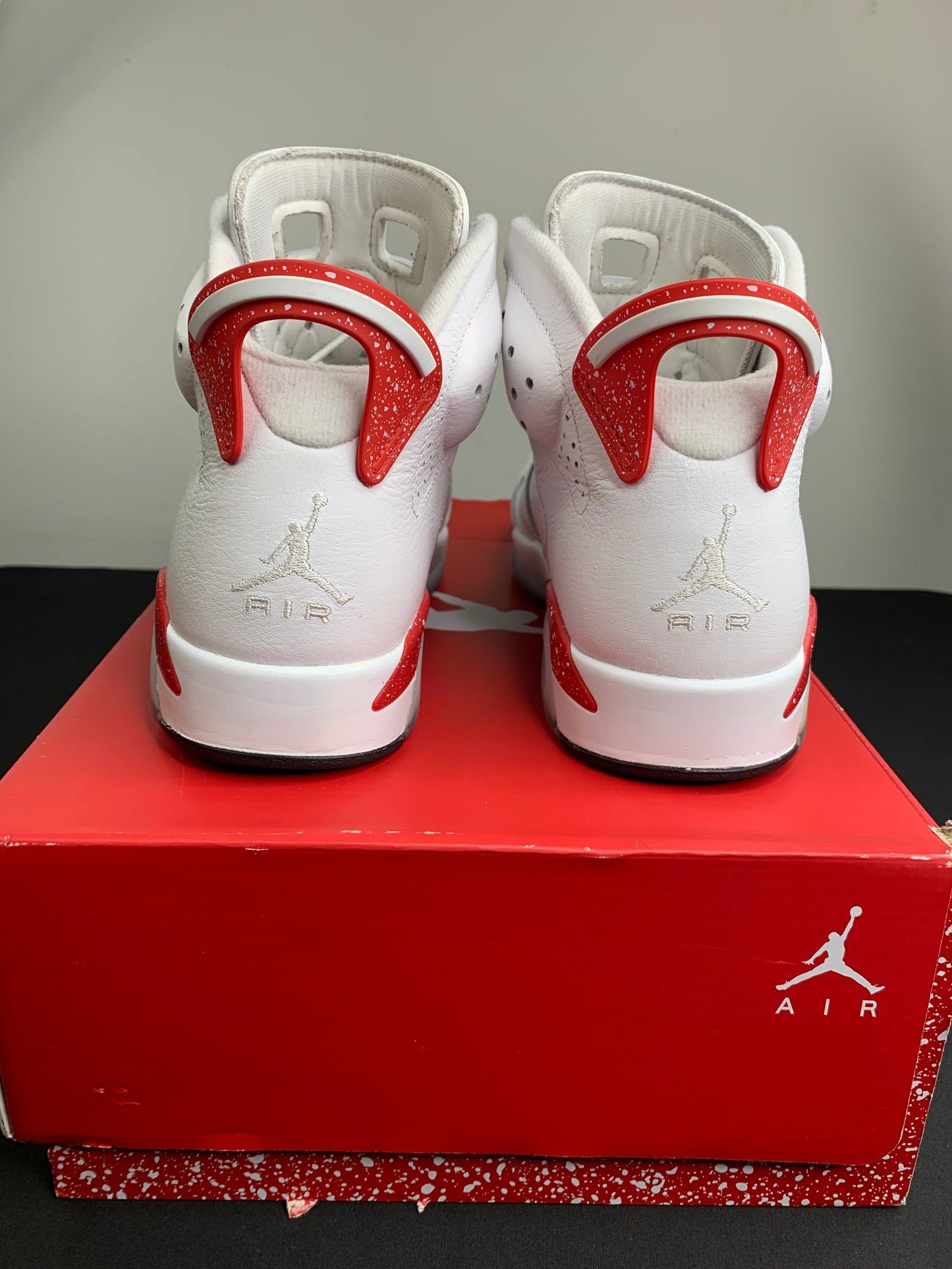 Air Jordan 6 Retro “Red Oreo” (Preowned)