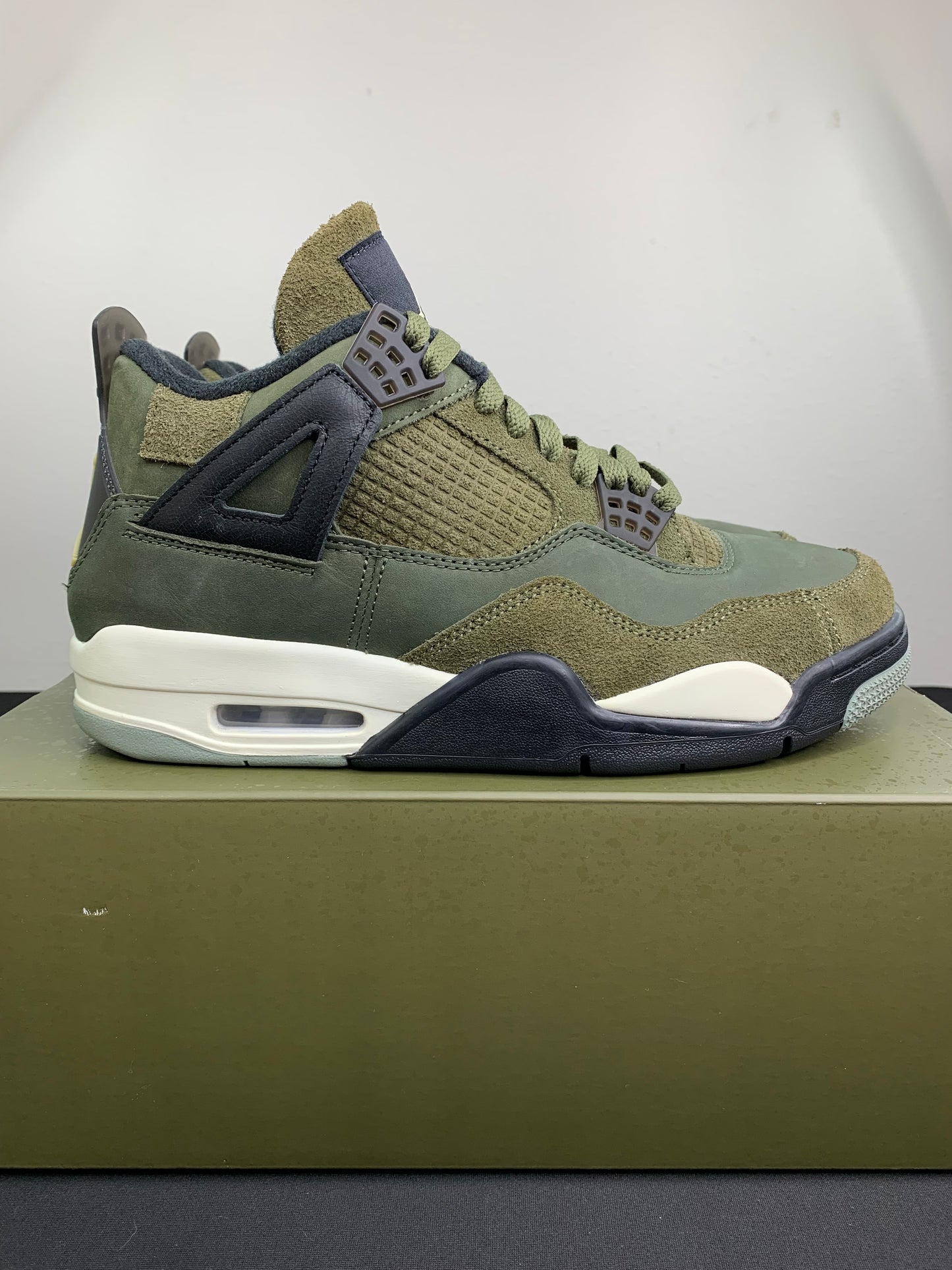 Air Jordan 4 Retro SE “Craft Olive” (Preowned)