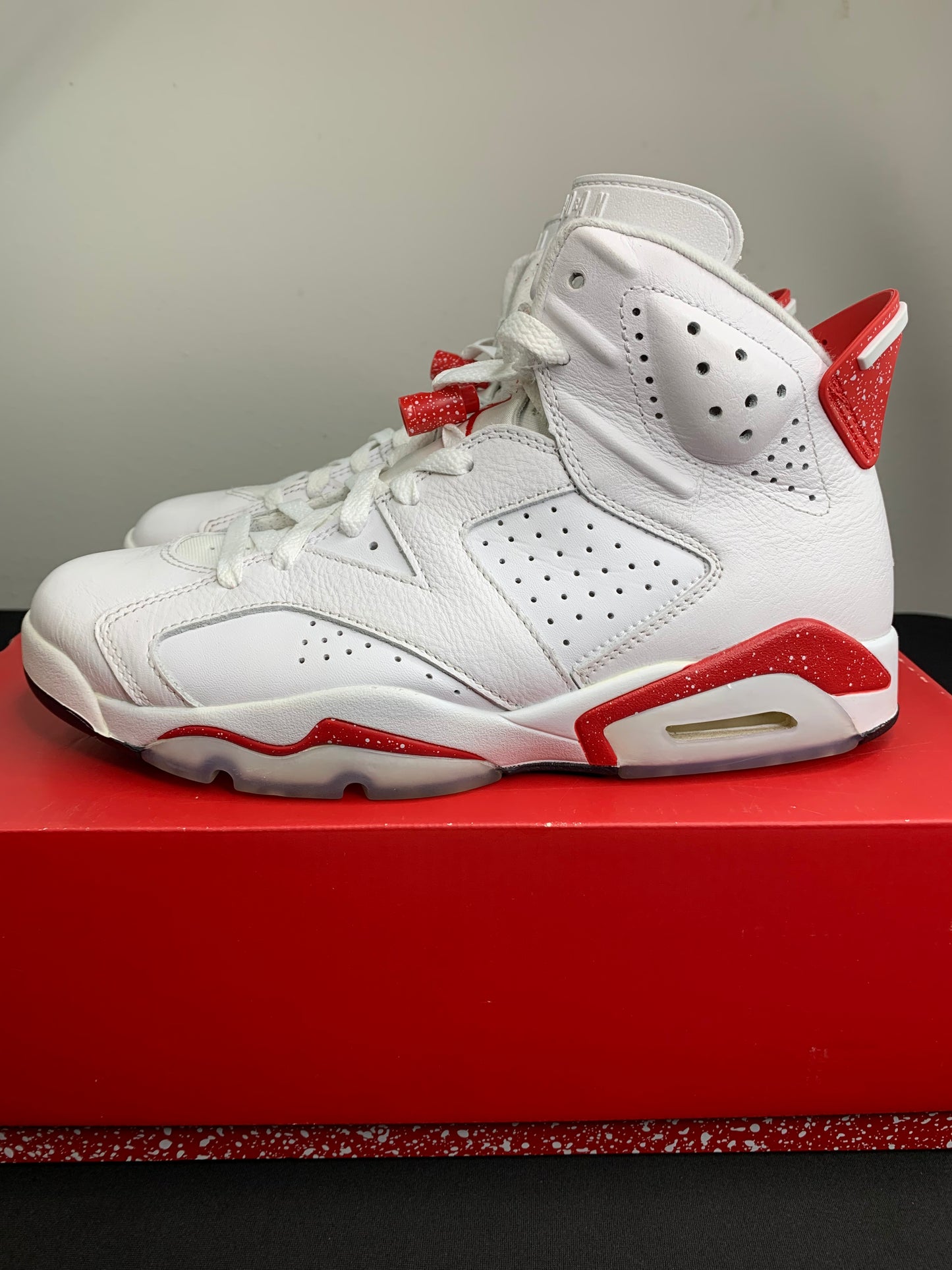 Air Jordan 6 Retro “Red Oreo” (Preowned)