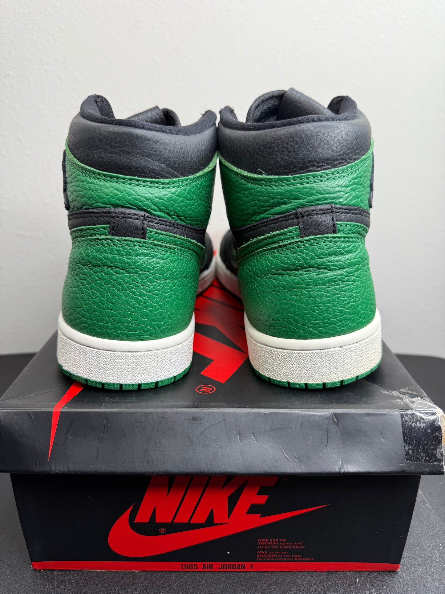 Air Jordan 1 Retro High OG “Pine Green 2.0” (Preowned)