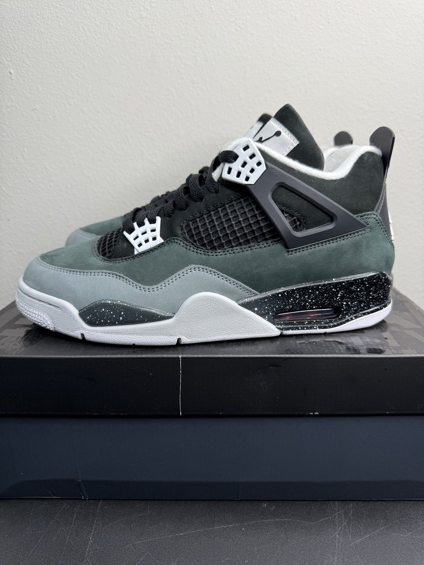 Air Jordan 4 Retro “Fear” (2024) (Preowned)