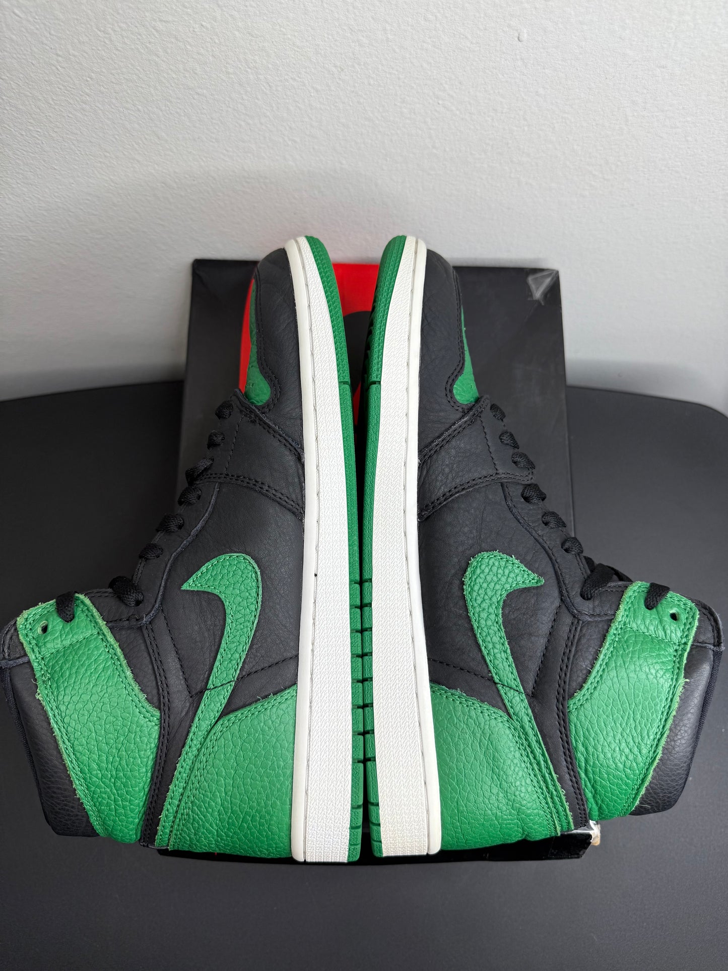 Air Jordan 1 Retro High OG “Pine Green 2.0” (Preowned)