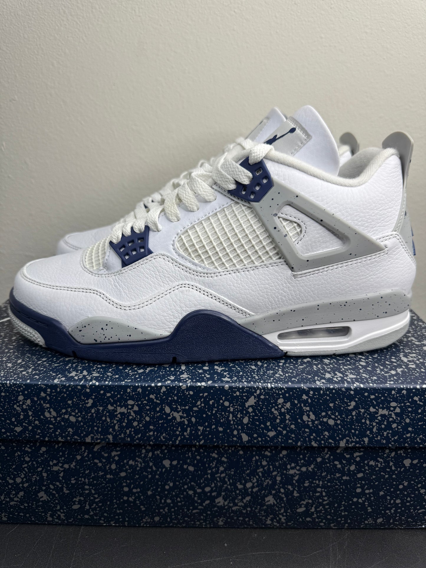 Air Jordan 4 Retro “Midnight Navy” (Preowned)