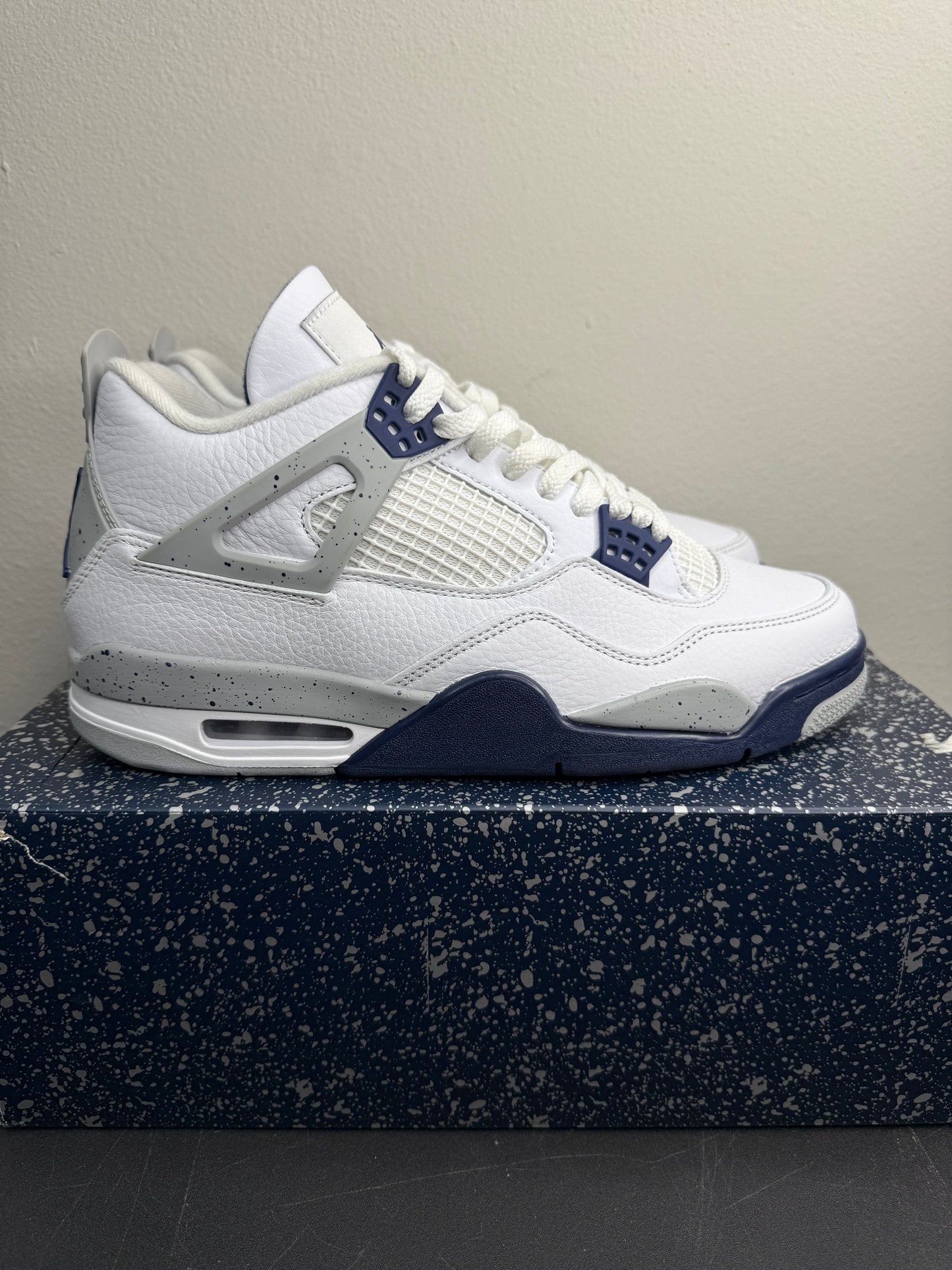 Air Jordan 4 Retro “Midnight Navy” (Preowned)
