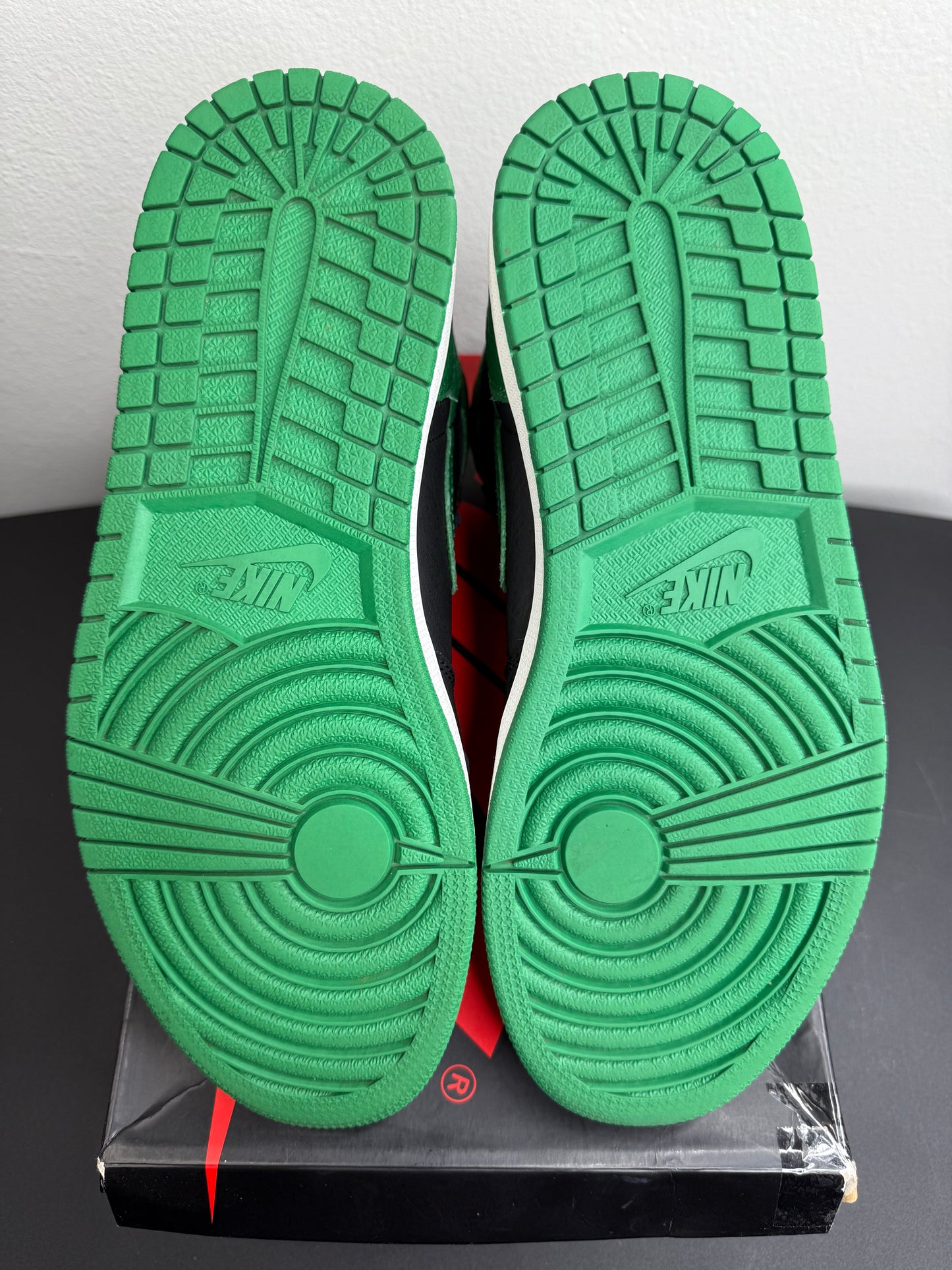 Air Jordan 1 Retro High OG “Pine Green 2.0” (Preowned)