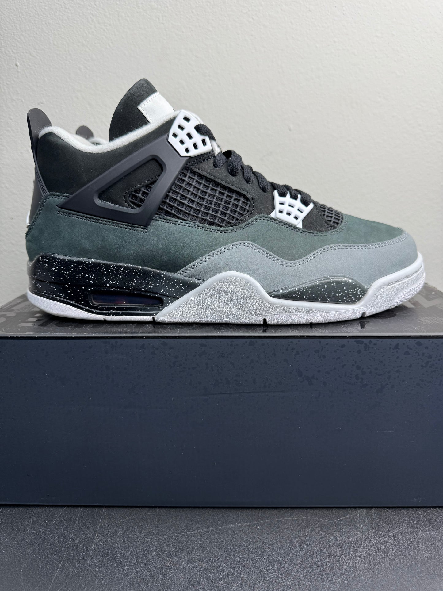 Air Jordan 4 Retro “Fear” (2024) (Preowned)