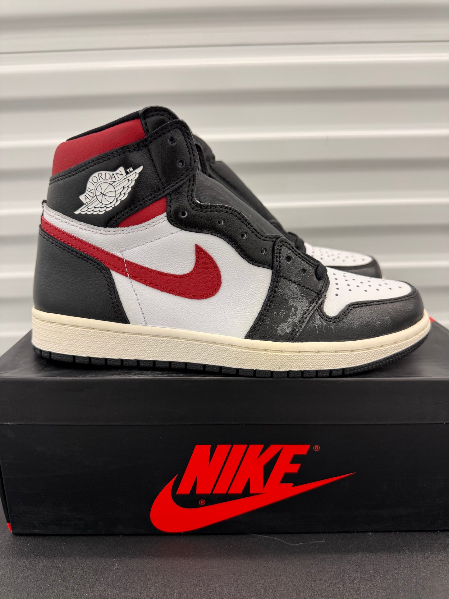 Air Jordan 1 Retro High OG “Gym Red” (2019)