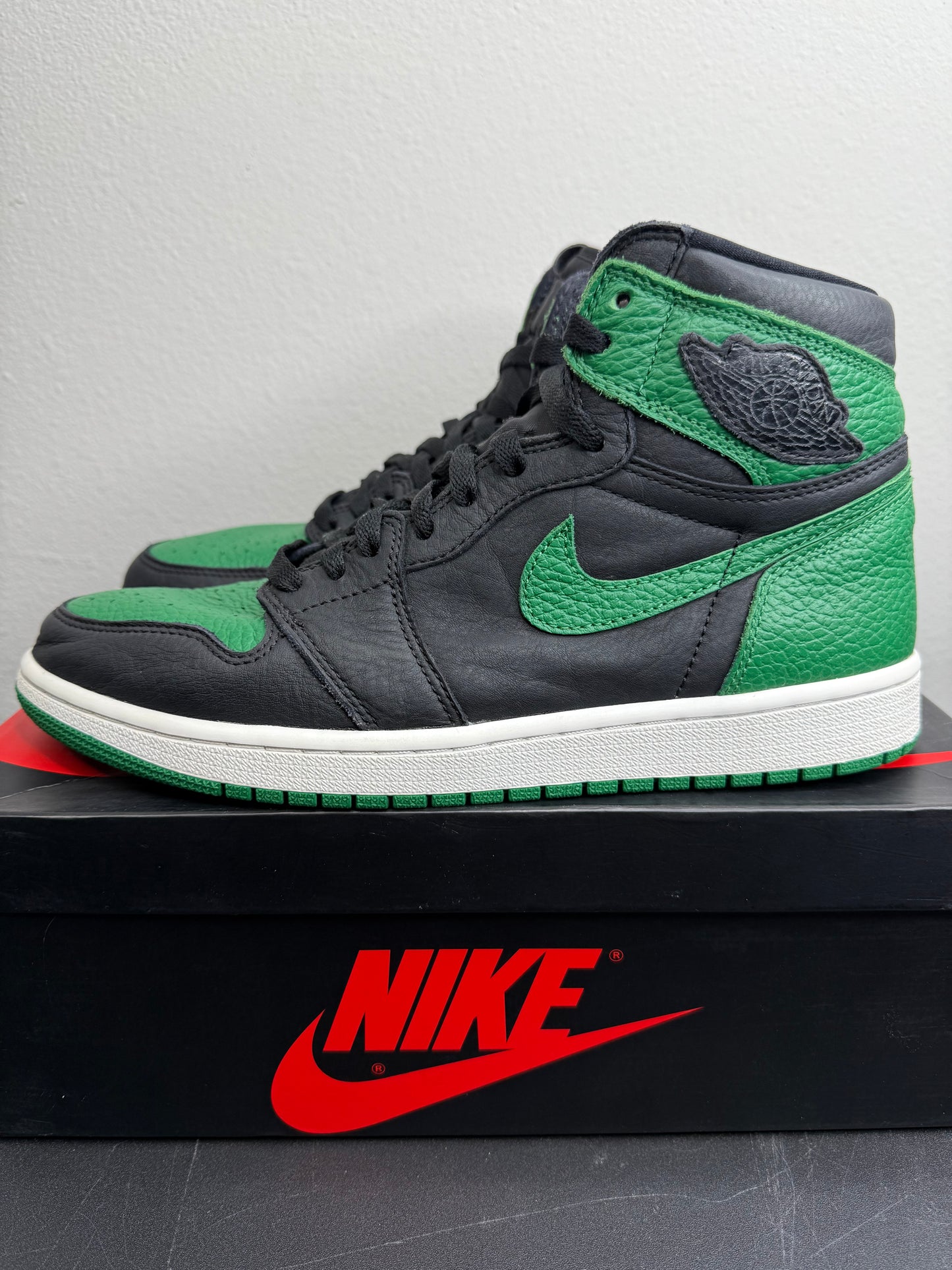 Air Jordan 1 Retro High OG “Pine Green 2.0” (Preowned)