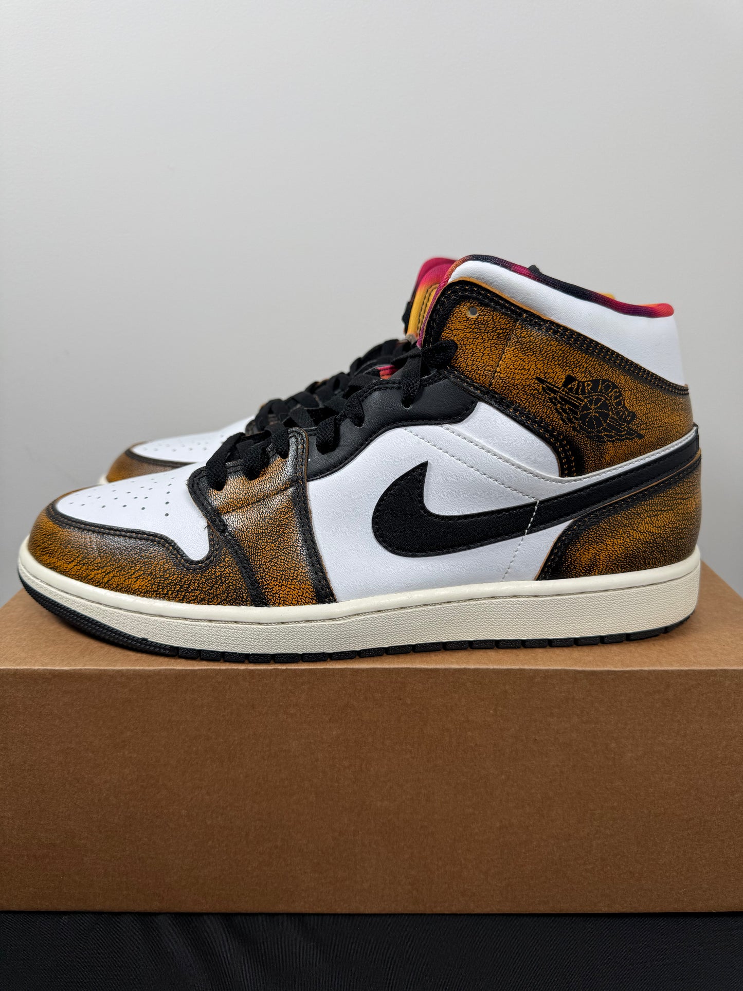 Air Jordan 1 Mid SE “Orange Wear-Away” (Preowned)
