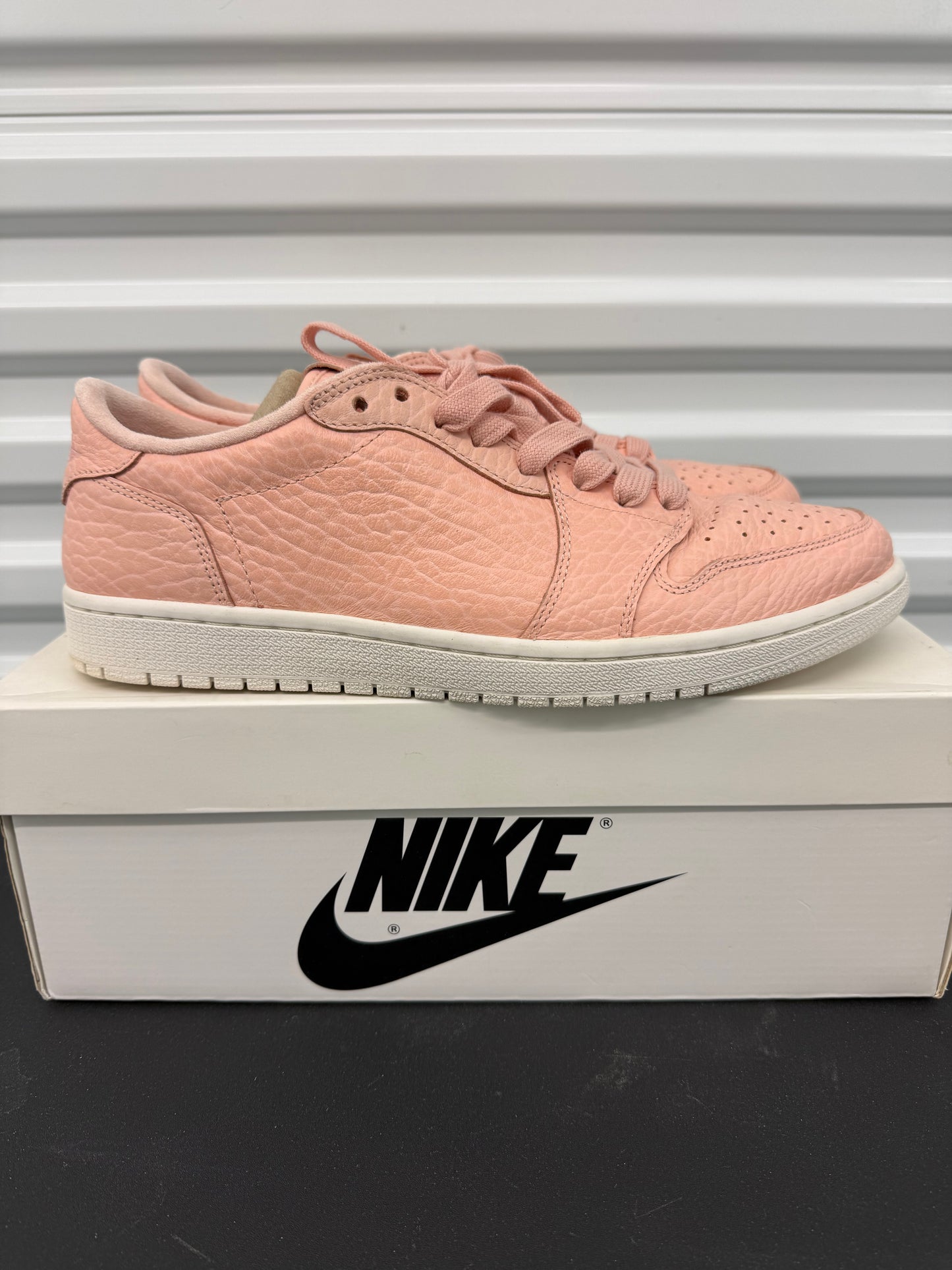 Air Jordan 1 Low Retro Swooshless “Artic Orange” (Preowned)