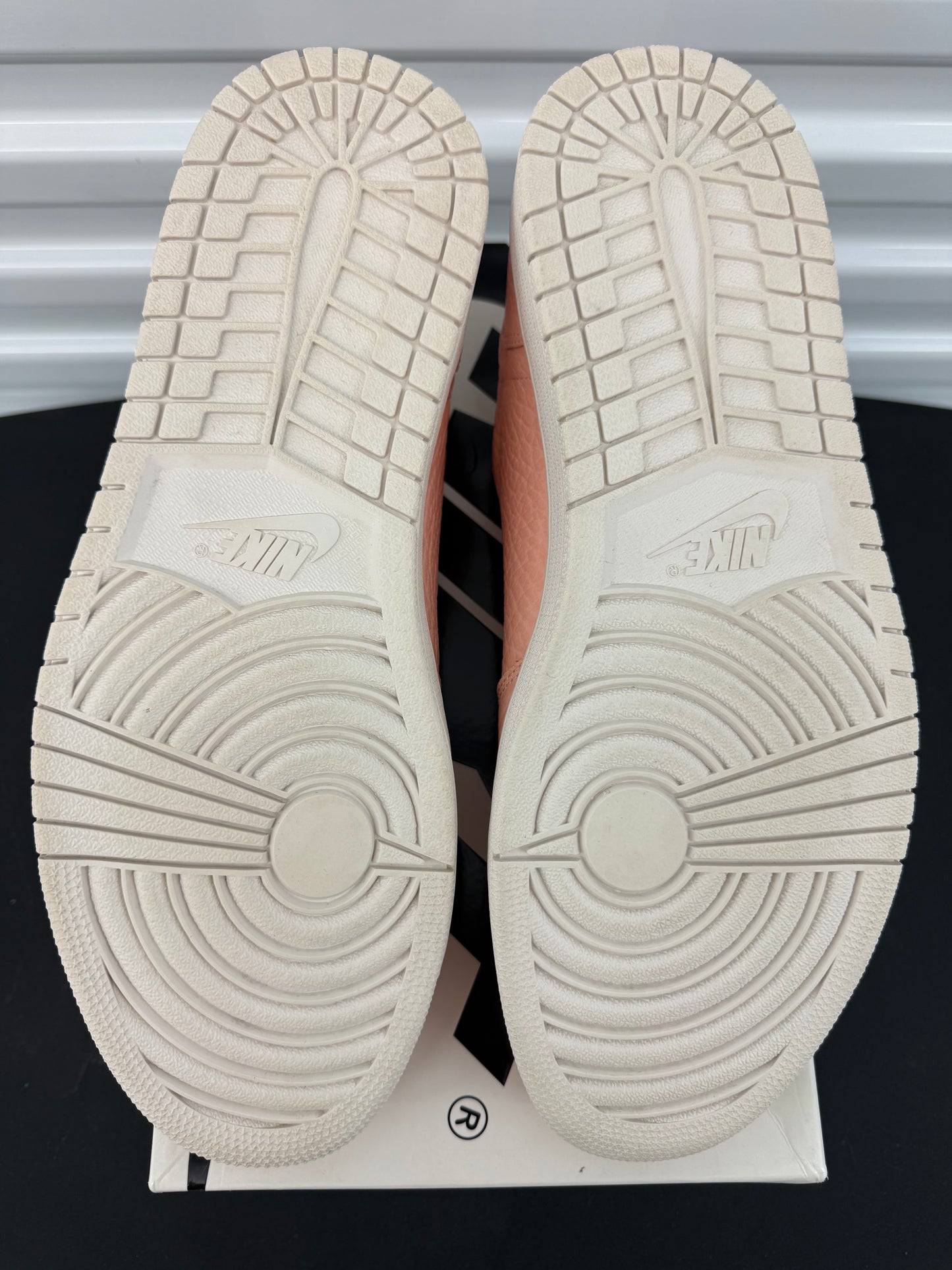 Air Jordan 1 Low Retro Swooshless “Artic Orange” (Preowned)