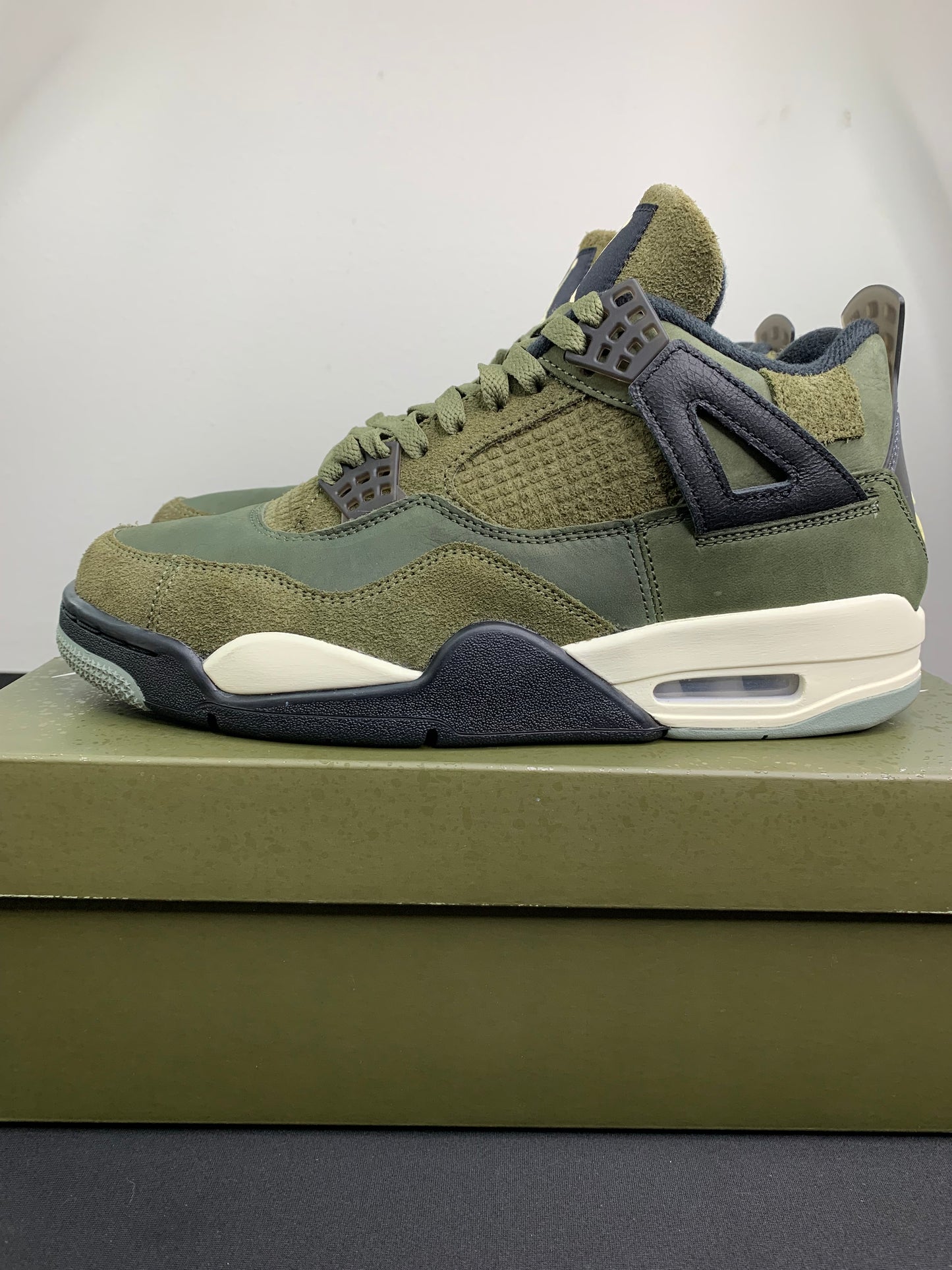 Air Jordan 4 Retro SE “Craft Olive” (Preowned)